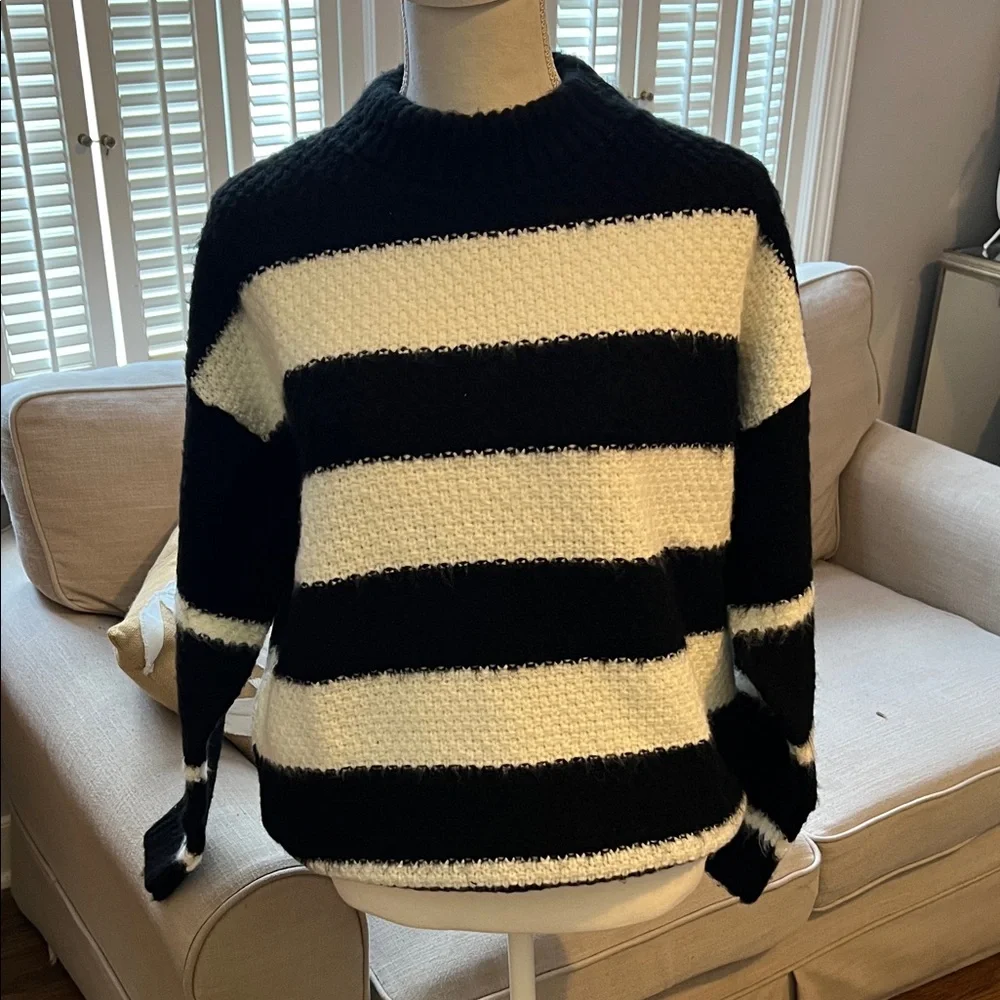 TOPSHOP Oversized Black & White Striped Sweater US 0-2 NWT YAY! ❤️